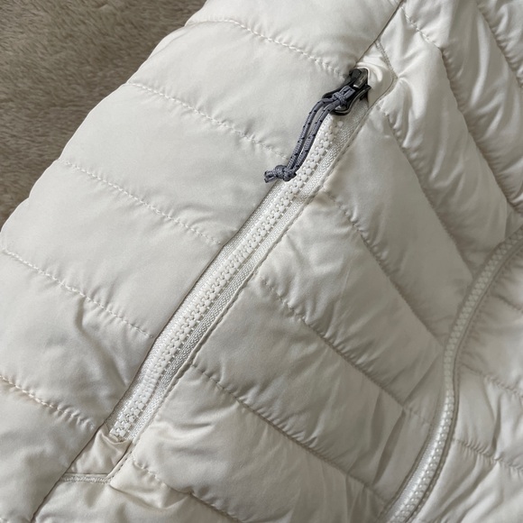 Columbia Women's cream-White Quilted Vest omniheat - Picture 7 of 14